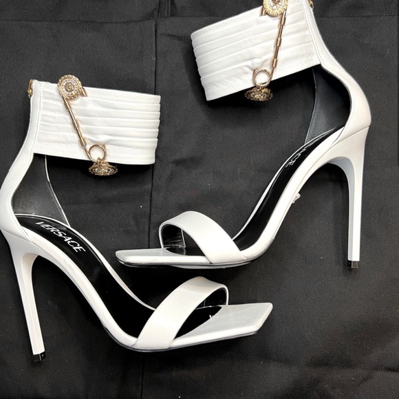 Versace White Leather Medusa Safety Pin Heel - Picture 2 of 3